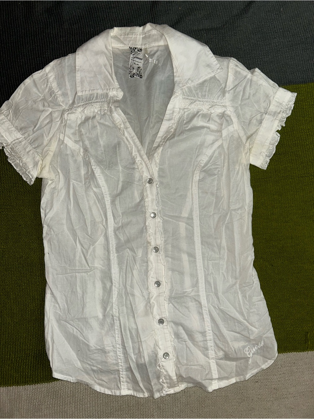 Vintage Guess Y2K White Short-Sleeve Ruffle Trim Button-Down Shirt SZ XS